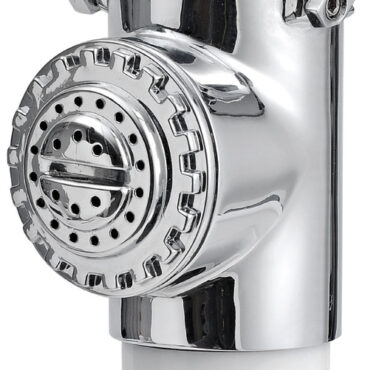 Doccia in ottone cromato, vano di alloggiamento bianco in ASA UV resistente.