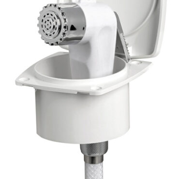 Doccia in plastica con testa cromata, vano di allaggiamento in ASA UV resistente.