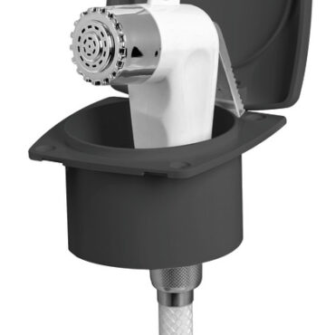 Doccia in plastica con testa cromata, vano di allaggiamento in ASA UV resistente.