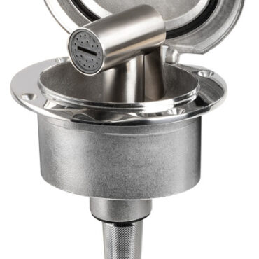 Vano doccia in acciaio inox AISI 316 con sportello autoreggente. Dotato di doccia Tiger in acciaio inox e boccola interna in gomma antivibrante.