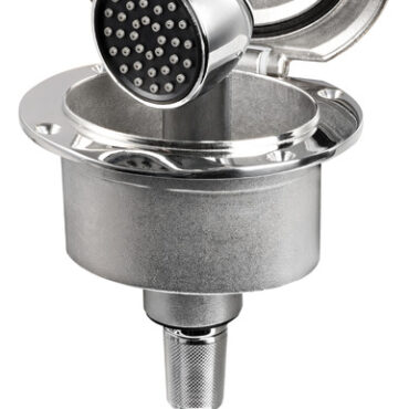 Vano doccia in acciaio inox AISI 316 con sportello autoreggente. Dotato di doccia Keji II Continuum Flow con testa maggiorata e boccola interna in gomma antivibrante.