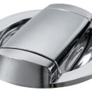 Doccia Saturn solo fredda, estetica flat , a scomparsa, installazione orizzontale o verticale.Vano doccia provvisto di una guarnizione antivibrante.Regolazione del flusso d’acqua tramite bottone push lock che consente di bloccare il getto d’acqua.