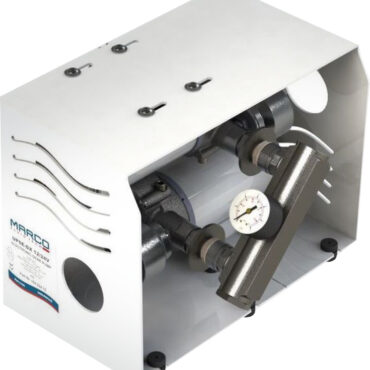 Versione "doppia" con due pompe a controllo elettronico, che lavorano in parallelo.Se una pompa si guasta, il servizio idrico non viene interrotto grazie alla presenza della seconda pompa.Velocità motore in relazione alla portata richiesta. Consumi e rumorosità ridotti.Eliminano il vaso di espansione.Autoprotette contro sovraccarichi di tensione e funzione blocco per “fine acqua”.Lo stato di esercizio della pompa è monitorabile attraverso 2 led luminosi.