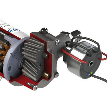 Autoadescante con ingranaggi in PEEK elicoidali.Controllo costante di pressione, corrente e voltaggio.Arresto automatico in caso di fine liquidoCorpo in ottone nichelato, albero in acciaio inossidabile, tenute in FKM.Il motore gira progressivamente fino a raggiungere la portata richiesta garantendo cicli di lavoro prolungati, maggiore silenziosità ed ottimizzazione dei consumi.La pompa è protetta da cortocircuiti e sovratensioni.Dopo 1 minuto e mezzo di operatività senza acqua la pompa va in protezione.