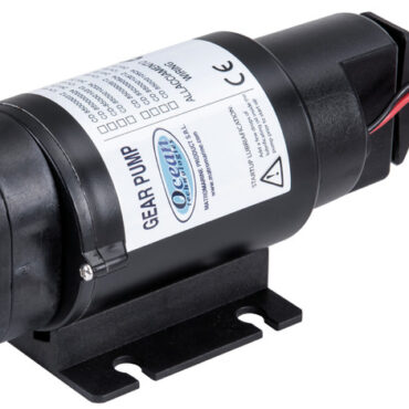 Con motore stagno a uso continuo per il trasferimento e il rifornimento di gasolio, olio e acqua. E’ dotata di interruttore stagno Carling ON/OFF/ON integrato al motore.In dotazione tubo di scarico da 13 mm, due tubi rilsan per il carter motore da 6 e 8 mm e un cavo da 1.5 m con pinze per la batteria.