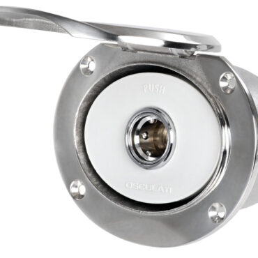 Si collega alla rete idrica di bordo (acqua dolce) o alla pompa Washdown (acqua salata) e mantiene in pressione la linea. Il tubo di lavaggio si innesta a scatto nella presa e fa automaticamente partire la pompa.Vano in acciaio inox 316, sportello autoreggente.