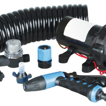 Composizione:- 1 autoclave alta pressione 4,8 bar a 5 polmoni;- 1 filtro;- 1 pistola a spruzzo;- 2 portagomma 12 mm;- 1 tubo retrattile 7,5 m.Funziona anche con acqua salina.