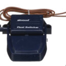 Interruttore a galleggiante dal design compatto e dal basso profilo progettato per convertire le pompe di sentina manuali Attwood ed altre pompe elettriche non automatiche al funzionamento automatico. Può essere montato su qualsiasi superficie, da quella orizzontale fino a 24°.Il meccanismo sigillato garantisce protezione dall'umidità, accensione dei fumi e schock elettrici. Privo di mercurio.Attiva la pompa al raggiungimento di un livello dell'acqua di 50 mm.