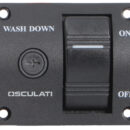 Universale per tutte le pompe Washdown a 12 V. Completo di interruttore a bascula Marina con LED acceso, spento e di fusibile di sicurezza.