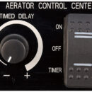 Programmazione del funzionamento con varie opzioni:- ON-OFF: spento o funzionamento permanente;- opzione timer: funzionamento per 30 secondi con pause regolabili tra 2 secondi e 5 minuti.Pannello in lega leggera anodizzata con autoadesivo 3M per una facile installazione.