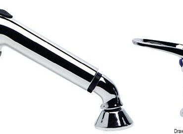 Tubo flessibile in ottone cromato da 1,2 m. La doccia ha altresì doppio getto uso lavandino e uso doccia.