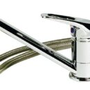 Mono comando con valvole in ceramica e becco girevole.