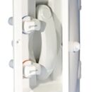 Tubazione sfilabile collegata alla doccia da 2,10 m. Portagomma per collegamento acqua filettato da 1/2” in ABS bianco.