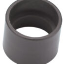 Fabbricato in plastica, permette di raccordare tubazioni da 1"1/2 - 1" - 3/4". Portagomma 20/25/38 mm. Può essere modificato previo taglio usando l'adattatore SLEEVE per collegare 2 raccordi da 1" 1/2.