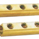 In ottone, interasse vie 50 mm.