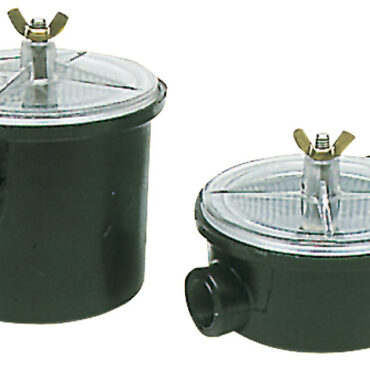 Filtri defangatori per acqua, fabbricati in moplen nero con coperchio in "Makralon” trasparente ed elemento filtrante in nylon a fori capillari. Si montano sull’aspirazione del motore e sono realizzati secondo le vigenti norme RINA. Ispezione in pochi secondi.