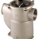 In bronzo nichelato e disco in policarbonato. Si applicano sull’aspirazione acqua del motore. Sono facilmente ispezionabili. Conformi secondo norme RINA con dichiarazione 11/447/88 DIP.