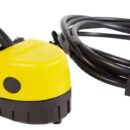 Un accessorio che ne contiene tre al suo interno, succhiarola, valvola di non ritorno ed interruttore elettronico. Facilmente collegabile alla pompa di sentina "Gulper IC" mediante spinotti stagni, viene fornita con 4 metri di cavo e può funzionare sia in impianti a 12V che a 24V. Non richiede nessuna manutenzione e si installa rapidamente. Connessione orientabile.