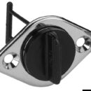 In ottone cromato, con tappo in nylon. Provvisto di un pratico dispositivo che non permette di staccare il tappo neppure quando é svitato.