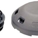 Realizzato in plastica rinforzata, permette il ricambio d'aria senza infiltrazione d'acqua. Può essere installato sull'acrilico dei boccaporti o anche sulla coperta. Modello universale. Conforme alla CE ISO 12216:2003.