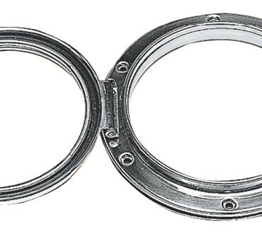 In acciaio inox lucidati a specchio, completi di contro ghiera di battuta. Chiusura a scatto a perfetta tenuta.