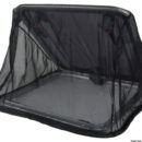 Telo anti-zanzare da montare all'esterno del passauomo.Fissaggio istantaneo tramite nastro appesantito alla base.