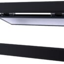 Una gamma di oblò nata per soddisfare le esigenze di design e modernità. Cerniere con frizione integrata e leve di chiusura a scatto ad azione rapida e sicura. Il telaio, in alluminio anodizzato e verniciato a polvere in nero opaco, è adatto all'installazione su vetroresina, plexiglass. L'installazione è semplice e rapida e può essere effettuata da un solo operatore, la cornice esterna filettata si accoppia alla controflangia interna mediante viti passati.