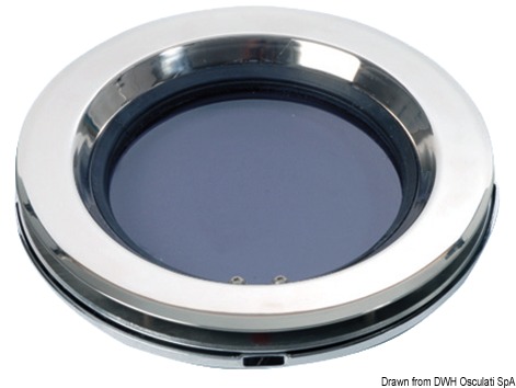 Fornito completo di controflangia di finitura in ABS cromato e viti di montaggio, vetro fumé. Installazione mediante una ghiera con fori filettati che rende l'operazione facilmente e velocemente realizzabile da una sola persona. Apertura a 180°. Approvato CE categoria B Area 1.