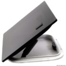 Installazione a filo coperta in incavi appositamente progettati. Con uno stile pulito e lineare, hanno la peculiarità di eliminare sporgenze pericolose, rendendo utilizzabile tutto lo spazio disponibile sulla coperta.Caratteristiche principali:- nessuna cornice a vista; l'unico elemento visibile sul ponte è il pannello in acrilico nero;- struttura in plexi autoportante di grande spessore;- braccetto di tenuta bloccabile in qualsiasi posizione fino a max 90°;- modelli con leva di chiusura esterna utilizzabili come escape hatch;- approvazione CE area 2A.Compatibili con zanzariere, controflange di finitura e cornici Lewmar.