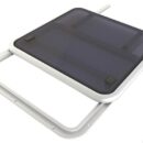 Portello scorrevole progettato per essere utilizzato nelle coperture delle timonerie per permettere la ventilazione e l’irraggiamento. Necessita di installazione su superfice pianaL’aspetto esteriore dei boccaporti pilot si abbina perfettamente ai modelli Low e Medium Profile.