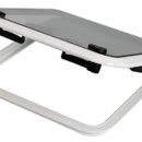 In alluminio verniciato bianco con resine epossidiche e con parte illuminante in vetro temperato fumé, omologati CE. Cerniere invisibili inserite nel profilo, apertura con fermi a compasso e posizione "ventilazione”.