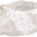 In robusta tela da vela bianca, adatta per stivare cime, maniglie winch, oggetti personali ecc. Completa di occhielli per il fissaggio a parete ed elastico superiore.