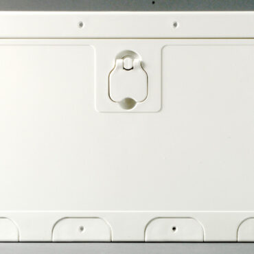 Formato da portello + gavone in polietilene.