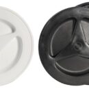 Completamente a filo. Il tappo copre anche le viti.