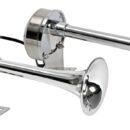 Corpo in acciaio inox lucidato a specchio e corno in ABS cromato. Suono singolo o bitonale.