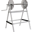 Può stivare 400 m cima Ø 8 mm. Fabbricato in acciaio inox + alluminio anodizzato.