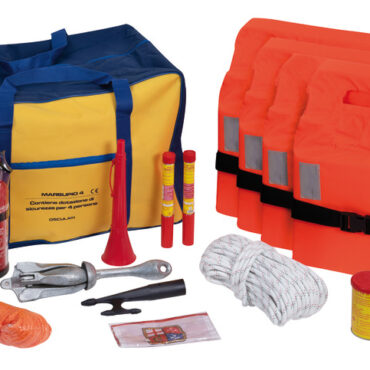 Kit di navigazione entro le 3 miglia / 12 miglia da 4 o da 6 persone completo di borsa che può servire da morbido cuscino.