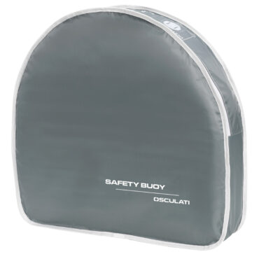 In tessuto spalmato in poliuretano a doppio strato imbottito. Completo di cinghie regolabili per fissaggio al pulpito. Apertura con cerniera. Cinghie per contenere boetta luminosa (30.584/583.00) + la cima regolamentare 22.408.06.