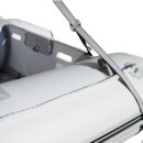 Di alta qualità, resistente UV per sollevamento tender di qualsiasi tipo. Piastra di sospendita e fibbie di regolazione in alluminio alta resistenza anodizzato. Moschettoni aggancio in acciaio inox AISI 316 ad apertura rapida. Carico max KG 400. Universali per qualsiasi gommone, in quanto regolabili. Articolo brevettato e certificato CE.