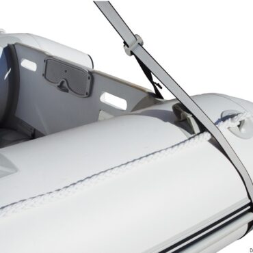 Di alta qualità, resistente UV per sollevamento tender di qualsiasi tipo. Piastra di sospendita e fibbie di regolazione in alluminio alta resistenza anodizzato. Moschettoni aggancio in acciaio inox AISI 316 ad apertura rapida. Carico max KG 400. Universali per qualsiasi gommone, in quanto regolabili. Articolo brevettato e certificato CE.