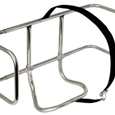 Universale per tutte le zattere da diporto da 4 a 12 posti. Fissaggio tramite appositi morsetti in acciaio inox microfuso (set completo di 4 pezzi). Bloccaggio della zattera con robusta cinghia in acciaio inox rivestita in nylon + gancio a camma provvisto di portalucchetto. Varo rapido aprendo il gancio a camma. Struttura tutta in acciaio inox AISI 316 lucidato a specchio.