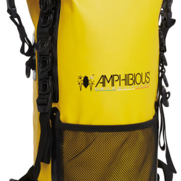 Chiusura quick proof (alto o laterale), sistema ultra fix per agganciare moschettoni o altro, tasca a rete, spallacci removibili. Dotato di due maniglie per il trasporto.