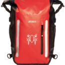 Chiusura quick proof, schienale imbottito con tessuto reticolare traspirante, supporto lombare rimovibile, bande rifrangenti, tasche con cerniere water resistant, tasche a rete.