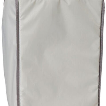 Chiusura quick proof, schienale imbottito con tessuto reticolare traspirante, supporto lombare rimovibile, bande rifrangenti, tasche con cerniere water resistant, tasche a rete.