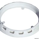 Il sistema è composto da:A) Secchio in plastica UV resistente, con comoda maniglia in treccia di nylon Ø 19 mm.B) Speciale base ad incastro antiderapante, UV resistente, galleggiante. Preserva inoltre la coperta dai graffi.C) Portaoggetti con coperchio, può anche servire come sedile.D) Vano per riporre prodotti per la pulizia.E) Griglia di fondo per favorire l'asciugatura e la conservazione di pelli assorbenti naturali e artificiali, spugne, ecc...