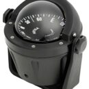 Sospensione semi - cardanica interna. Compensazione incorporata, con schermo anti riflesso. Completa di illuminazione notturna. Gradazione di lettura di 5°.