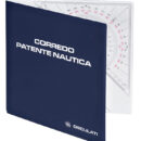 Versione economica. Composto da 2 squadre, compasso a punte fisse, matita Graphos + gomma in elegante custodia.