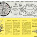Racchiude in un solo strumento sia il rapportatore Bretone, che il rapportatore rapido sistema “Jean CRAS”. Completo di custodia e di istruzioni. Permette di misurare distanze, correggere declinazioni, trasportare un punto rilevato, tracciare il rilevamento vero di un rilevamento costiero, rotte in base alla graduazione della bussola ecc.