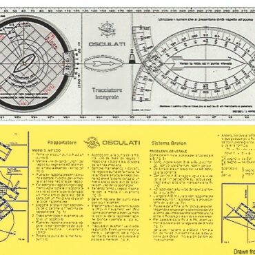 Racchiude in un solo strumento sia il rapportatore Bretone, che il rapportatore rapido sistema “Jean CRAS”. Completo di custodia e di istruzioni. Permette di misurare distanze, correggere declinazioni, trasportare un punto rilevato, tracciare il rilevamento vero di un rilevamento costiero, rotte in base alla graduazione della bussola ecc.