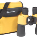 Completamente a tenuta stagna. Lenti anti riflesso “Ruby-coating”. Rivestito in gomma, completo di tracolla e custodia.